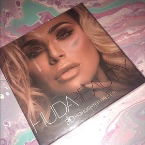 HUDA BEAUTY 3D Highlighter Palette